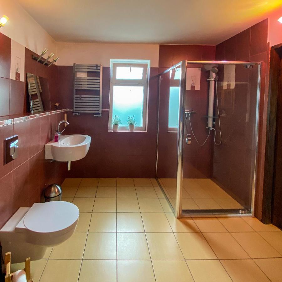 Villa Szymbark - Basen, Sauna, Balia, Jacuzzi, Dom Caloroczny W Szymbarku *